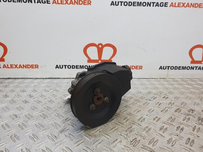 Usagé Pompe de direction Mercedes Sprinter 2t (901/902) 211 CDI 16V Prix € 54,99 Prix TTC proposé par Alexander Autodemontage