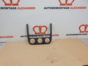 Usagé Cadre radio Volkswagen Jetta III (1K2) 1.9 TDI Prix sur demande proposé par Alexander Autodemontage