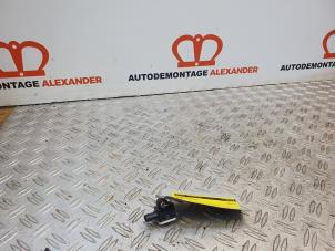 Usados Sensor de airbag Volkswagen Polo V (6R) 1.2 12V BlueMotion Technology Precio de solicitud ofrecido por Alexander Autodemontage