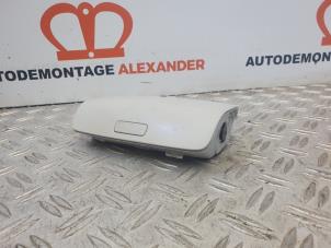 Używane Uchwyt na okulary Volkswagen Golf VI (5K1) 1.2 TSI BlueMotion Cena € 30,00 Procedura marży oferowane przez Alexander Autodemontage