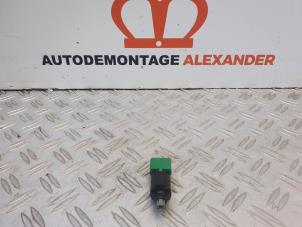Used Brake light switch Peugeot 207/207+ (WA/WC/WM) 1.4 16V Price on request offered by Alexander Autodemontage