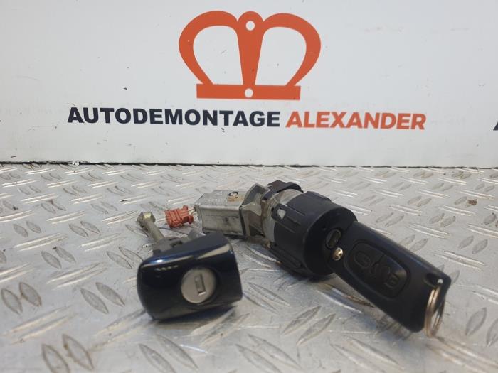 Używane Stacyjka + Kluczyk Peugeot 207/207+ (WA/WC/WM) 1.4 16V Cena € 70,00 Procedura marży oferowane przez Alexander Autodemontage