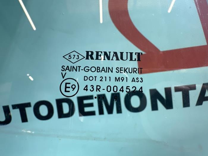 Rear door window 4-door door, rear right from a Renault Megane III Grandtour (KZ) 1.4 16V TCe 130 2010