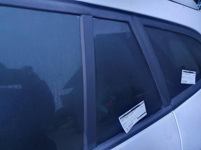 Zusätzliches Fenster 4-türig links hinten van een Renault Megane III Grandtour (KZ) 1.4 16V TCe 130 2010