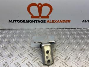 Used Rear door hinge, left Toyota Yaris II (P9) 1.3 16V VVT-i Price on request offered by Alexander Autodemontage