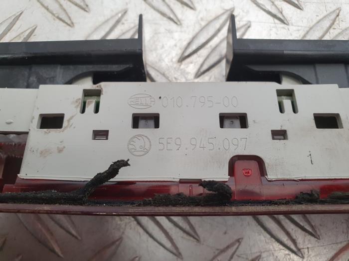 Third brake light Skoda Octavia Combi 1.6 TDI GreenTec 16V 5E9945097