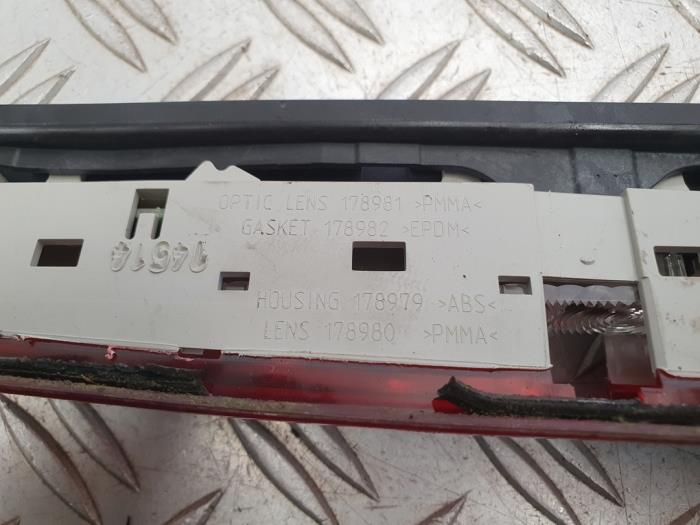 Third brake light Skoda Octavia Combi 1.6 TDI GreenTec 16V 5E9945097