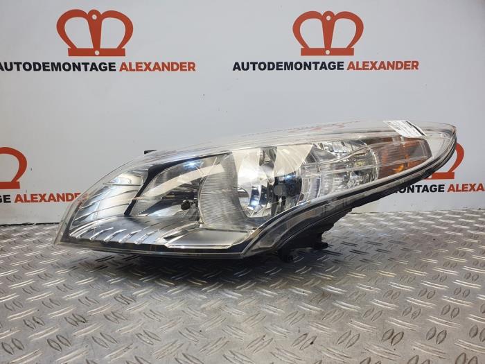Headlight, left from a Renault Megane III Grandtour (KZ) 1.4 16V TCe 130 2010
