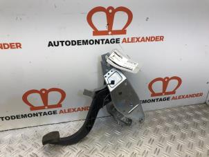 Used Clutch pedal Opel Astra H Twin Top (L67) 1.6 16V Price on request offered by Alexander Autodemontage