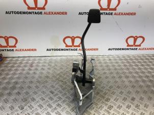 Usados Pedal de freno Opel Astra H Twin Top (L67) 1.6 16V Precio de solicitud ofrecido por Alexander Autodemontage