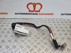 Usagé Borne de batterie Volkswagen Golf VI (5K1) 1.4 TSI 122 16V Prix sur demande proposé par Alexander Autodemontage