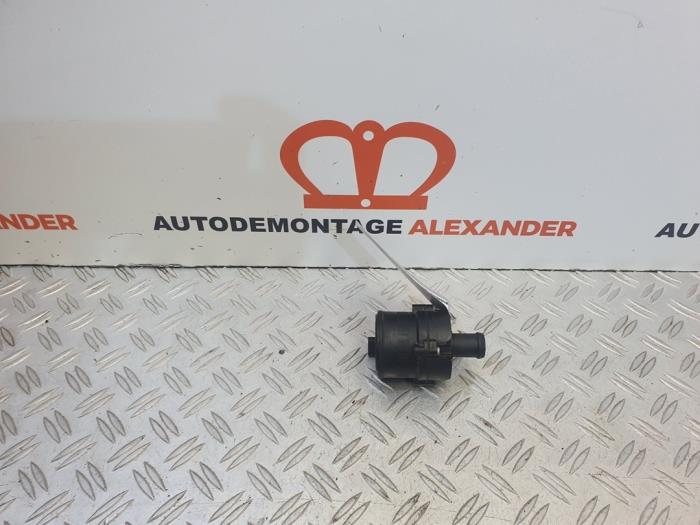 Begagnade Extra vattenpump Volkswagen Polo V (6R) 1.4 TDI DPF BlueMotion technology Pris € 30,00 Marginaltabell erbjuds av Alexander Autodemontage