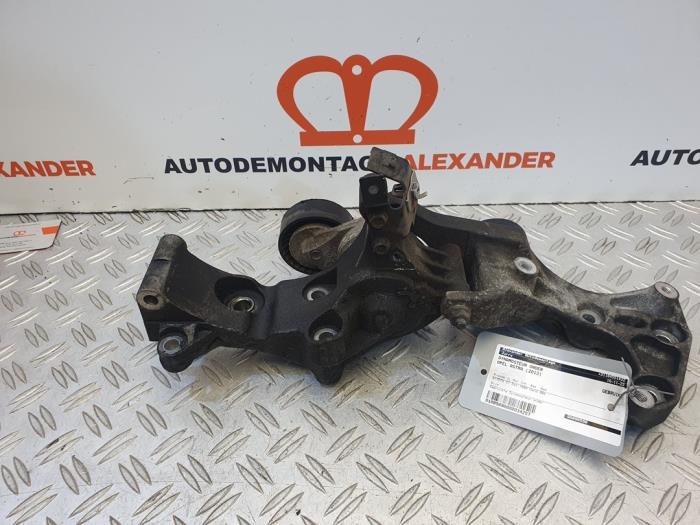 Alternator lower bracket from a Opel Astra J Sports Tourer (PD8/PE8/PF8) 1.7 CDTi 16V 2013