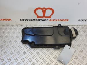 Used Rocker cover Renault Trafic New (FL) 2.5 dCi 16V 115 FAP Price on request offered by Alexander Autodemontage