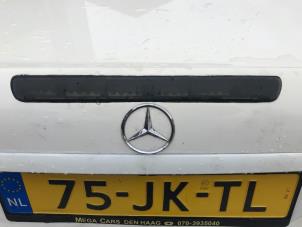Używane Dodatkowe swiatlo stopu srodek Mercedes SLK (R170) 2.0 200 16V Cena € 100,00 Procedura marży oferowane przez Alexander Autodemontage