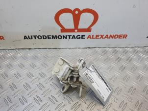 Usagé Charnière porte arrière droite Suzuki Alto (GF) 1.0 12V Prix sur demande proposé par Alexander Autodemontage