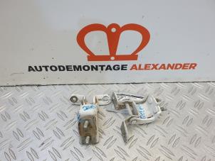 Używane Zawias drzwi lewych tylnych Suzuki Alto (GF) 1.0 12V Cena na żądanie oferowane przez Alexander Autodemontage