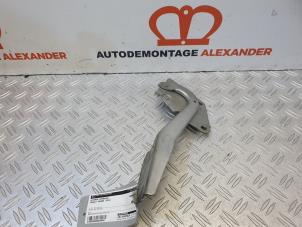 Usados Bisagra de capó Renault Megane III Grandtour (KZ) 1.5 dCi 110 Precio de solicitud ofrecido por Alexander Autodemontage