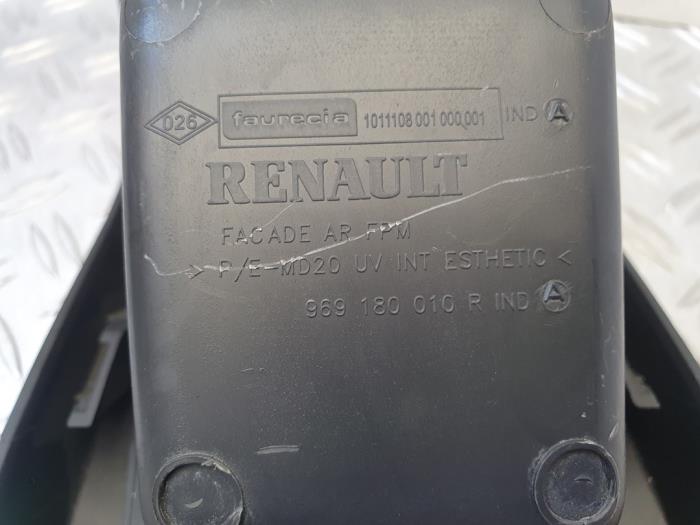 Consola central de un Renault Megane III Grandtour (KZ) 1.5 dCi 110 2012