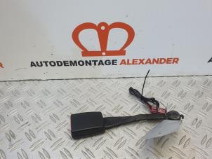 Used Front seatbelt buckle, left Ford Fiesta 6 (JA8) 1.6 TDCi 16V 95 Price on request offered by Alexander Autodemontage