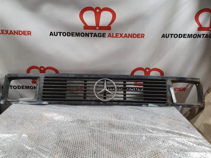 Używane Grill Mercedes L-Serie 2t (601) Cena € 20,00 Procedura marży oferowane przez Alexander Autodemontage