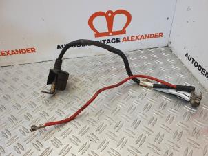 Usados Poste de batería Volkswagen Passat (3C2) 2.0 TDI 140 Precio de solicitud ofrecido por Alexander Autodemontage