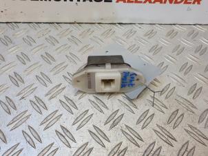 Used Heater resistor Nissan X-Trail (T30) 2.2 dCi 16V 4x2 Price on request offered by Alexander Autodemontage