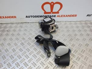 Usados Cinturón de seguridad izquierda delante Volkswagen Up! (121) 1.0 12V 60 Precio € 120,00 Norma de margen ofrecido por Alexander Autodemontage