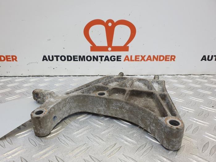 Usagé Support boîte de vitesses Peugeot Bipper Prix sur demande proposé par Alexander Autodemontage