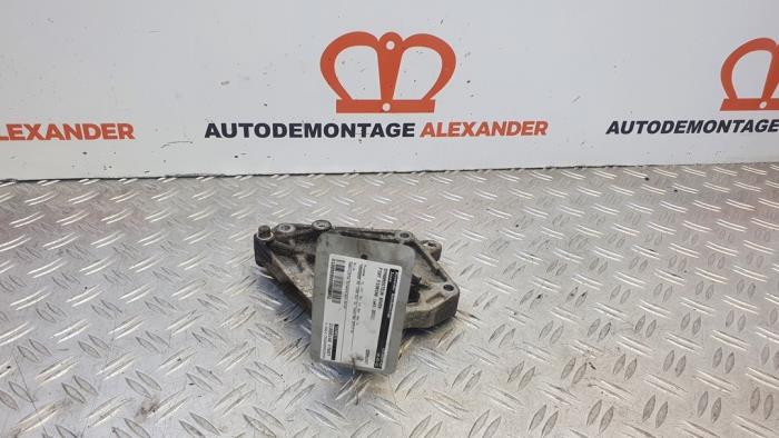 Used Alternator upper bracket Fiat Fiorino (225) 1.3 JTD 16V Multijet Price on request offered by Alexander Autodemontage