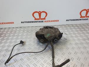 Used Front brake calliper, left Mercedes E (W211) 2.2 E-200 CDI 16V Price on request offered by Alexander Autodemontage