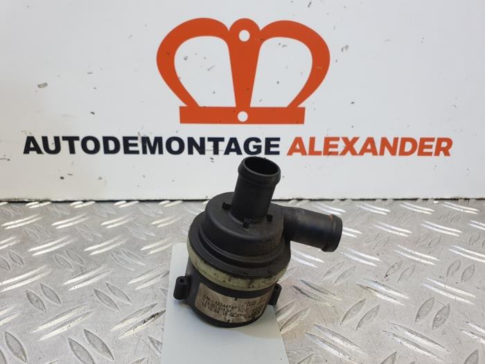 Begagnade Extra vattenpump Opel Corsa D 1.3 CDTi 16V ecoFLEX Pris på förfrågan erbjuds av Alexander Autodemontage