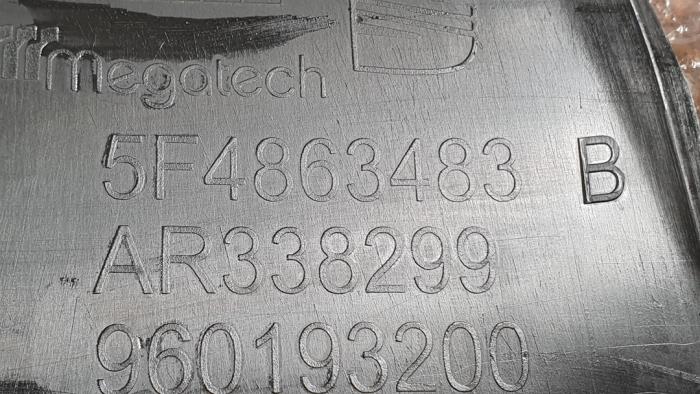 Marche-pied (list de couverture) gauche d'un Seat Leon (5FB) 1.4 TSI 16V 2013