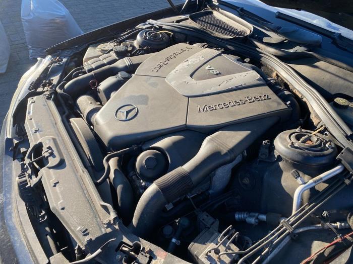 Engine from a Mercedes-Benz S (W220) 4.0 S-400 CDI V8 32V 2000