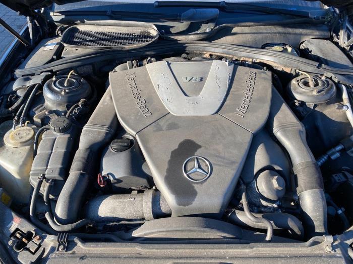 Moteur d'un Mercedes-Benz S (W220) 4.0 S-400 CDI V8 32V 2000