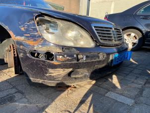 Used Front bumper Mercedes S (W220) 4.0 S-400 CDI V8 32V Price on request offered by Alexander Autodemontage