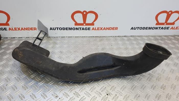 Begagnade Lufttratt Opel Astra J (PC6/PD6/PE6/PF6) 1.6 Turbo 16V Pris på förfrågan erbjuds av Alexander Autodemontage