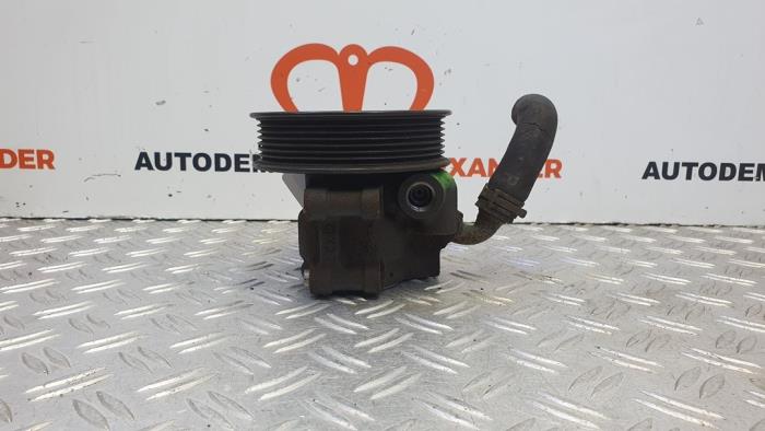 Power steering pump from a Ford Transit 2.4 TDCi 16V 2008