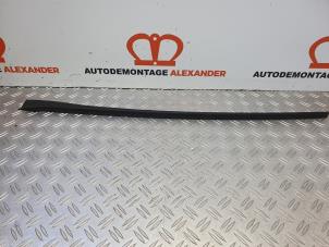 Used Windscreen rubber Volkswagen Golf VII (AUA) 1.6 TDI 16V Price € 25,00 Margin scheme offered by Alexander Autodemontage
