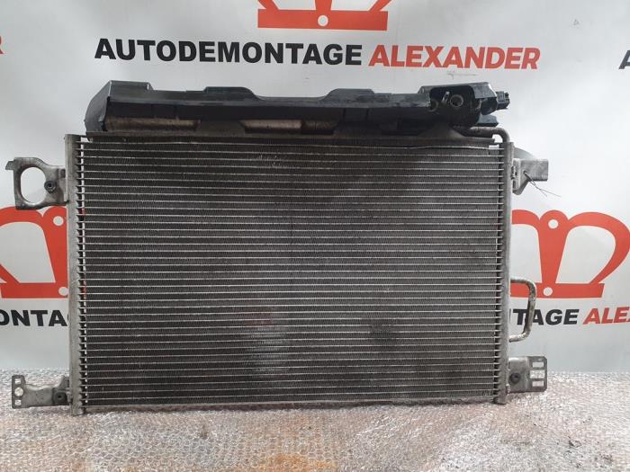 Klima Kondensor van een Mercedes-Benz C Sportcoupé (C203) 1.8 C-180K 16V 2003