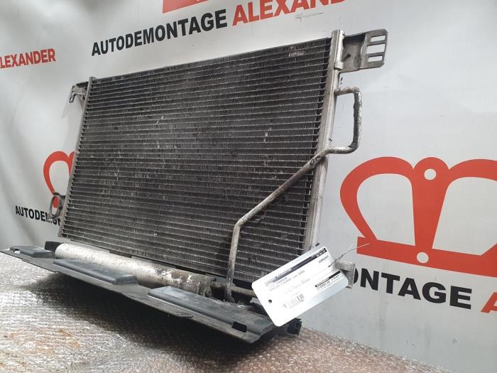 Klima Kondensor van een Mercedes-Benz C Sportcoupé (C203) 1.8 C-180K 16V 2003