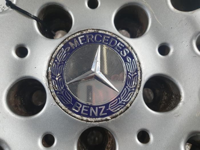 Wheel from a Mercedes-Benz C (W204) 2.0 C-200 Turbo 16V 2013