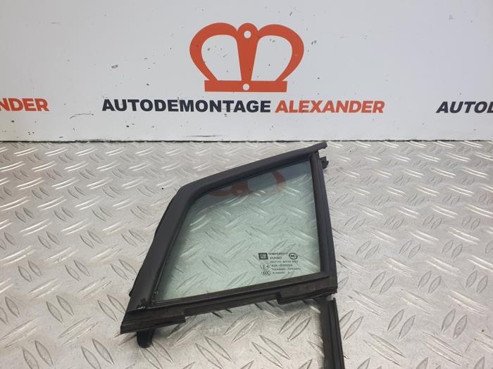 Usados Ventanilla triangular izquierda delante Chevrolet Spark (M300) 1.0 16V Bifuel Precio € 34,94 IVA incluido ofrecido por Alexander Autodemontage