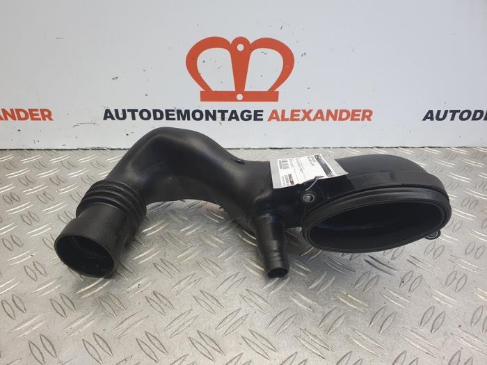 Begagnade Lufttratt BMW 1 serie (E81) 118d 16V Pris på förfrågan erbjuds av Alexander Autodemontage