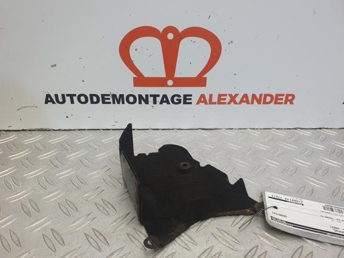 Usagé Couvercle de distribution Volkswagen Golf IV (1J1) 1.6 FSI 16V Prix sur demande proposé par Alexander Autodemontage