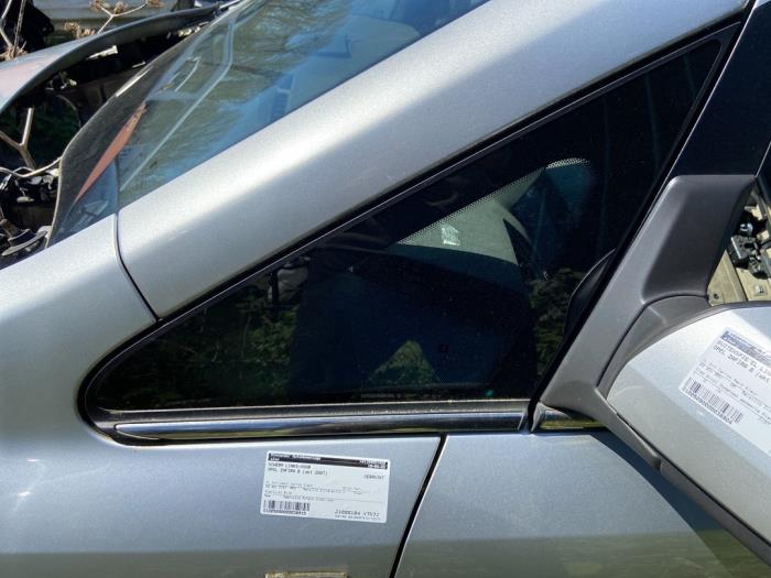 Usados Ventanilla triangular izquierda delante Opel Zafira (M75) 1.9 CDTI Precio € 34,94 IVA incluido ofrecido por Alexander Autodemontage