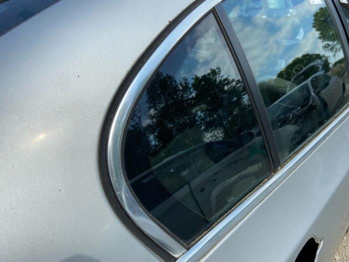 Zusätzliches Fenster 4-türig rechts hinten van een BMW 5 serie (E60) 520d 16V Corporate Lease 2005