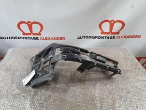 Used Front bumper bracket, right Mercedes E (W211) 2.2 E-200 CDI 16V Price on request offered by Alexander Autodemontage
