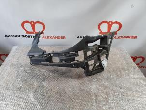 Used Front bumper bracket, left Mercedes E (W211) 2.2 E-200 CDI 16V Price on request offered by Alexander Autodemontage