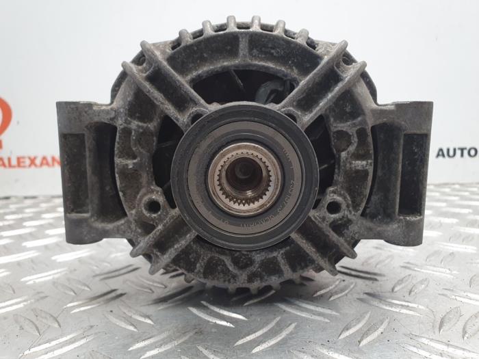 Dynamo från en Mercedes-Benz C (W202) 2.2 C-220 CDI 16V 1998